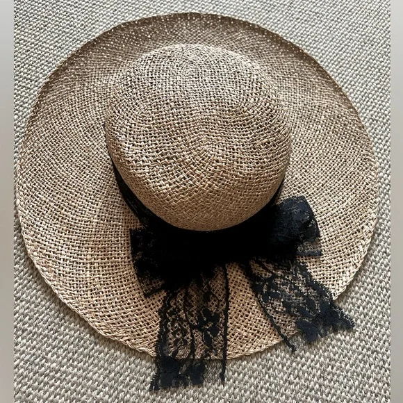 Vintage Straw Wide-Brim Hat with Black Lace Bow – Fits M/L - Picture 2 of 4